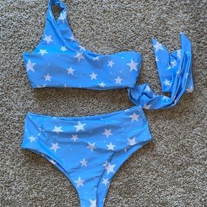 One shoulder star print bikini